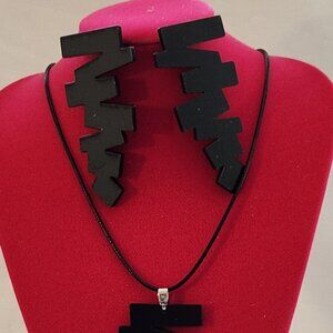 Quirky necklace & earring set black wooden stacked NEW